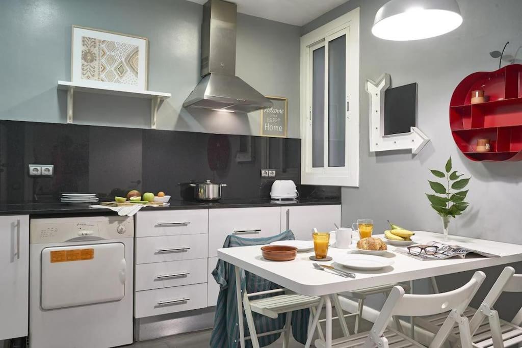 Magnificent 4 Bedroom Apartment In Eixample Barcelona Exterior photo